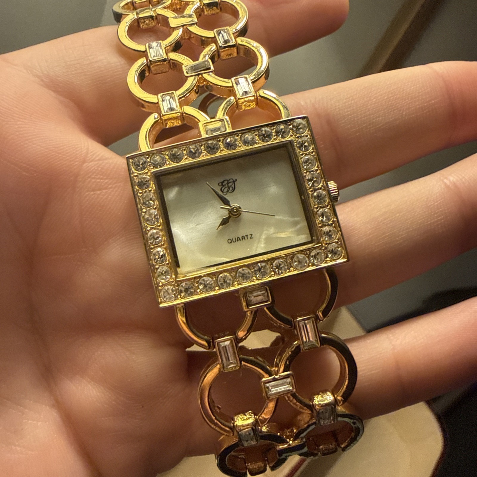 Elizabeth Taylor Vintage Collectible White Diamonds Ladies Wristwatch 8 Long